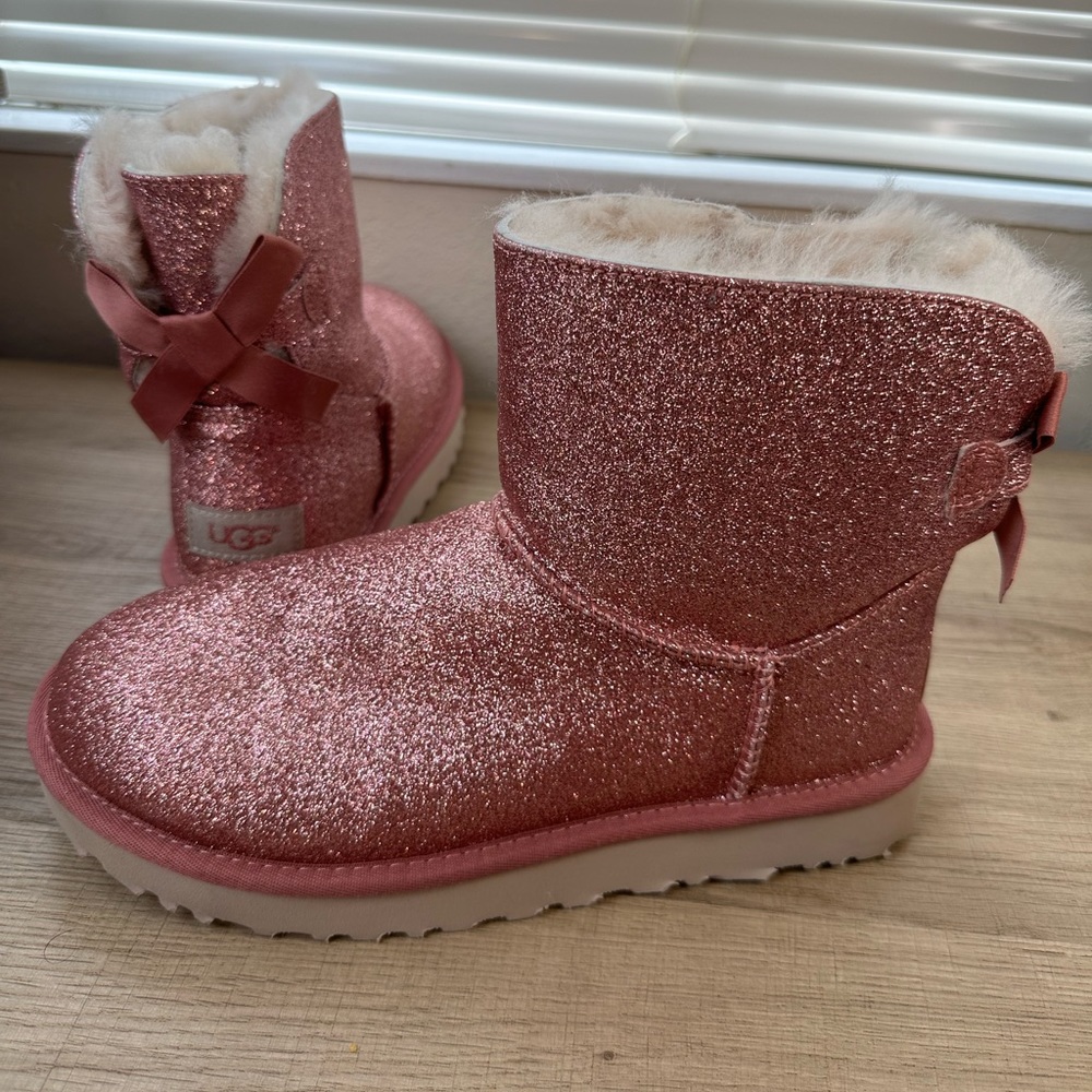 UGG Mini Bailey Bow Sparkle Glitter Pink Boots sz 7